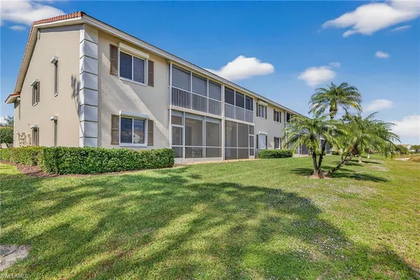 $349,000 | 700 Saratoga Circle, Unit B106, Naples, FL 34104