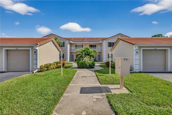 $349,000 | 700 Saratoga Circle, Unit B106, Naples, FL 34104