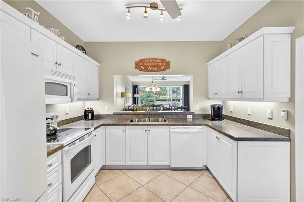 $349,000 | 700 Saratoga Circle, Unit B106, Naples, FL 34104
