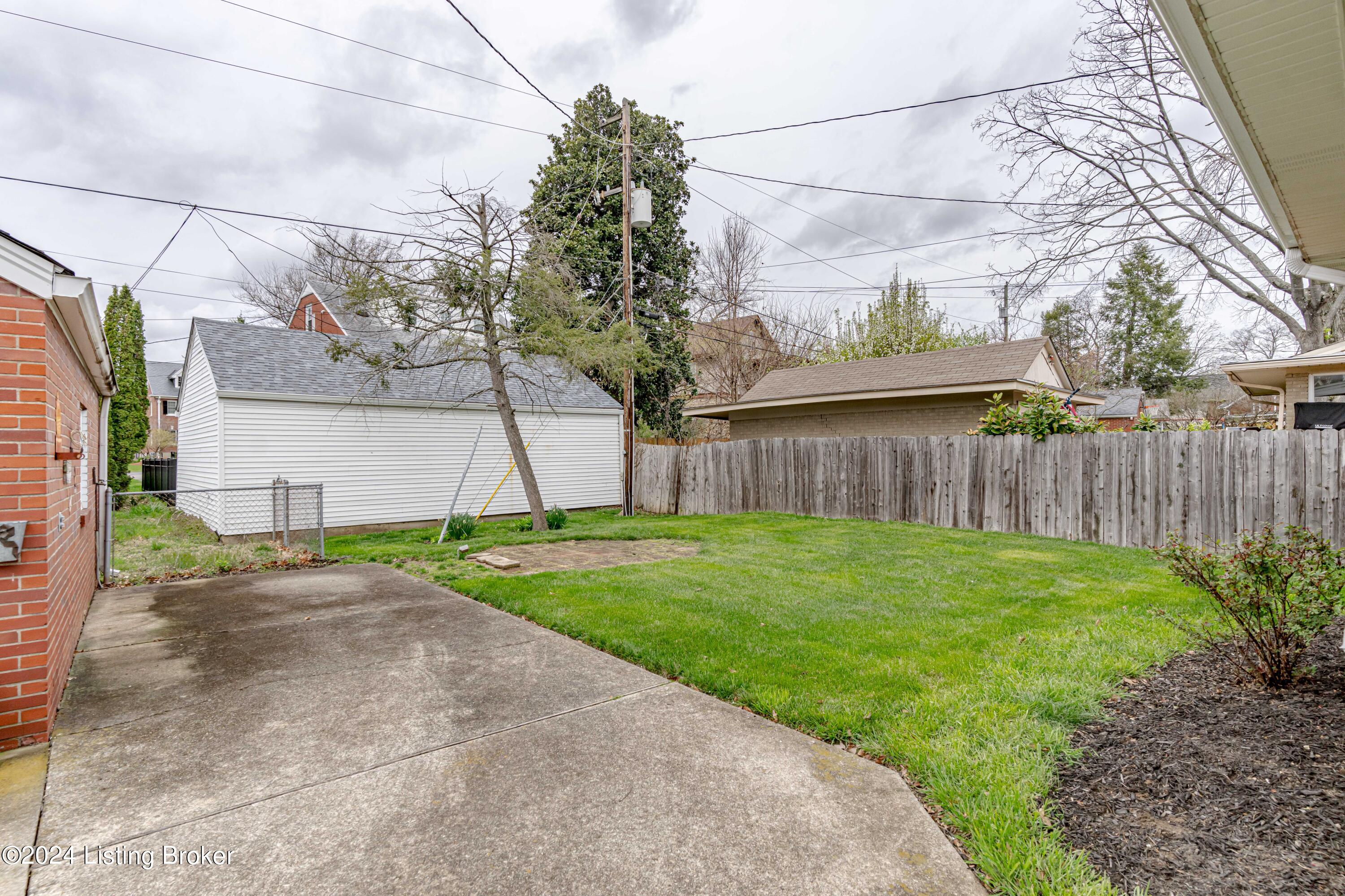 2620 Meadow Road Louisville, KY 40205 - Photo 6 of 61 DSC05808