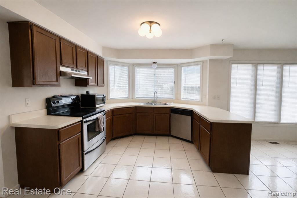 854 River Bend Drive Rochester Hills, MI 48307 - Photo 8 of 16