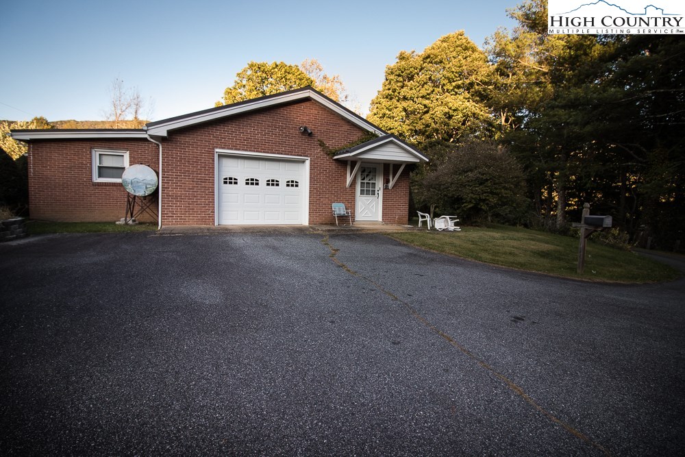 147 Clyde Townsend Road Boone, NC 28607 - Photo 2 of 27 Gallery Image 2