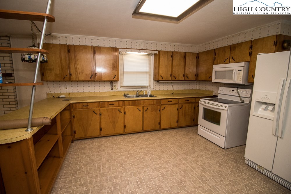 147 Clyde Townsend Road Boone, NC 28607 - Photo 7 of 27 Gallery Image 7