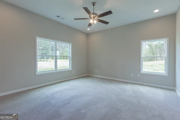 an empty room with fan and a ceiling fan