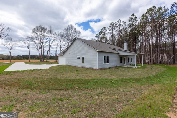 a view of a house with a yard
