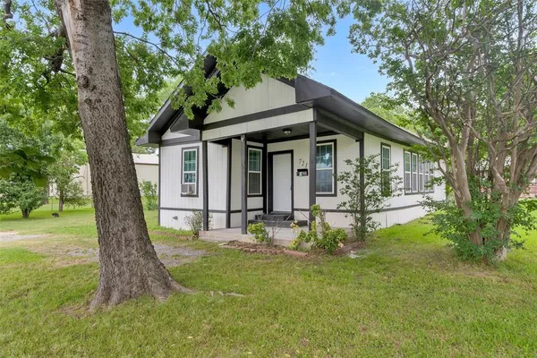 $1,695 | 721 South 1st Street, Sherman, TX 75090