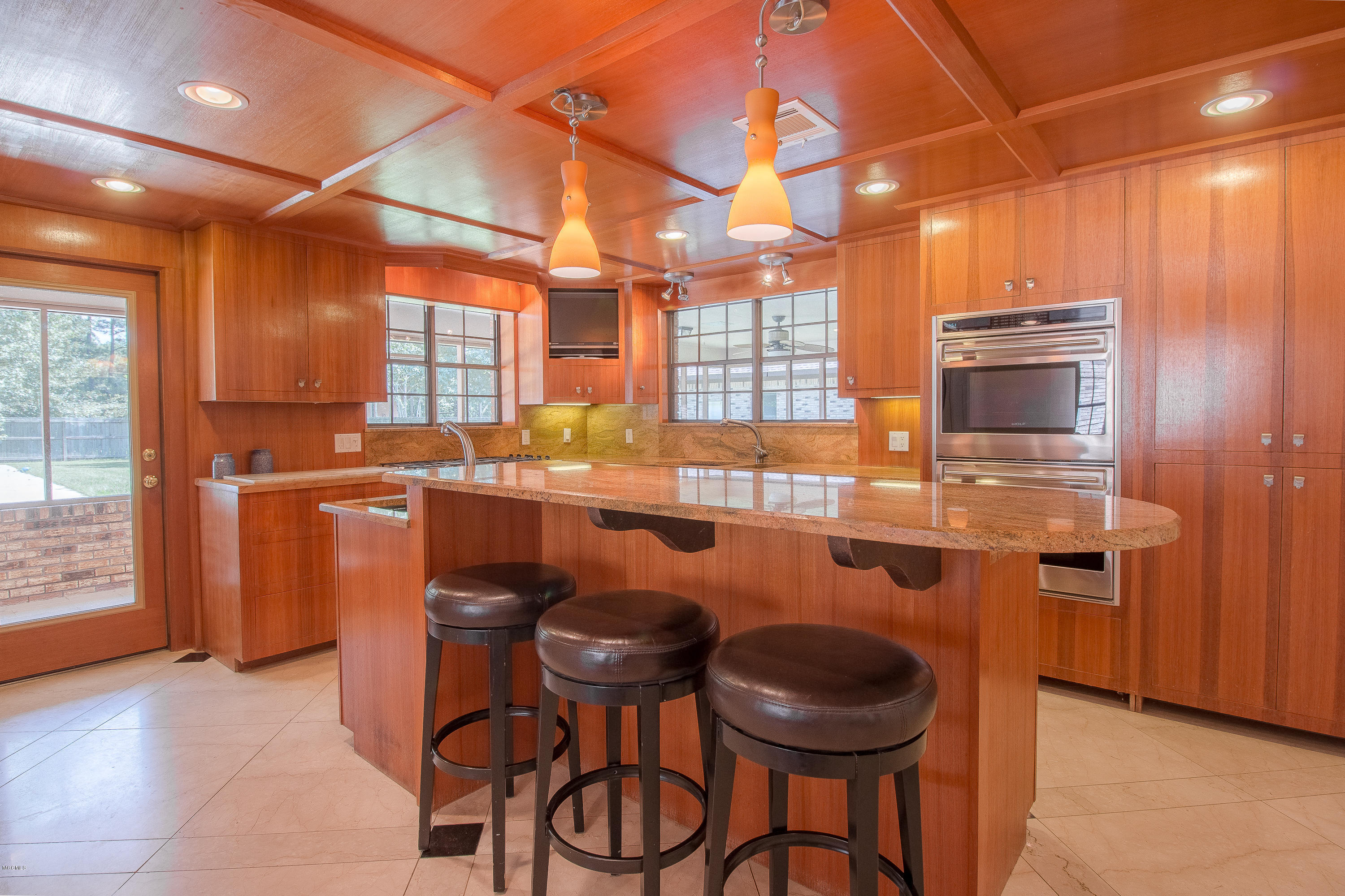 12196 Shorecrest Road Biloxi, MS 39532 - Photo 13 of 56 kitchen