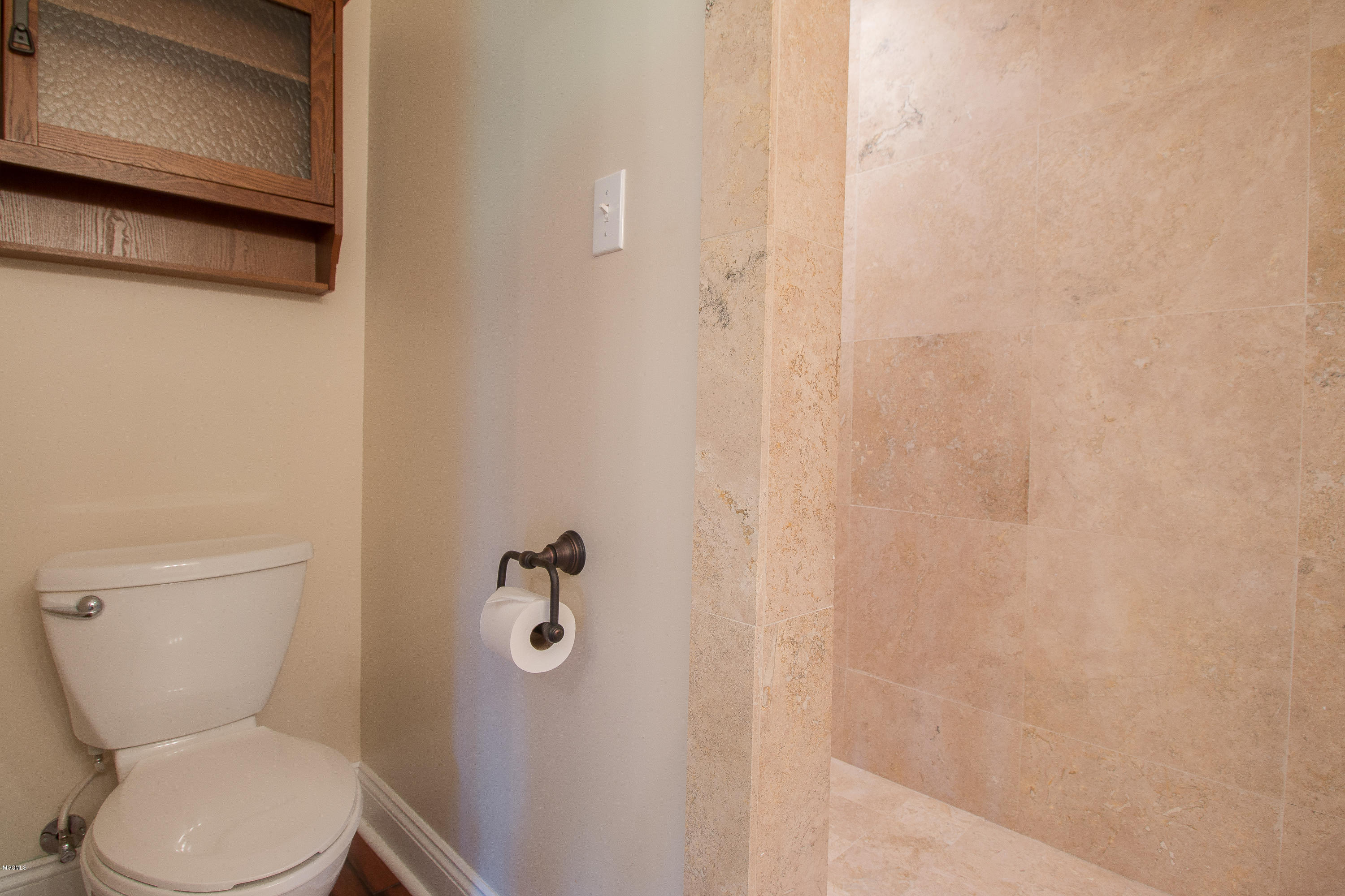 12196 Shorecrest Road Biloxi, MS 39532 - Photo 35 of 56 media guest bath
