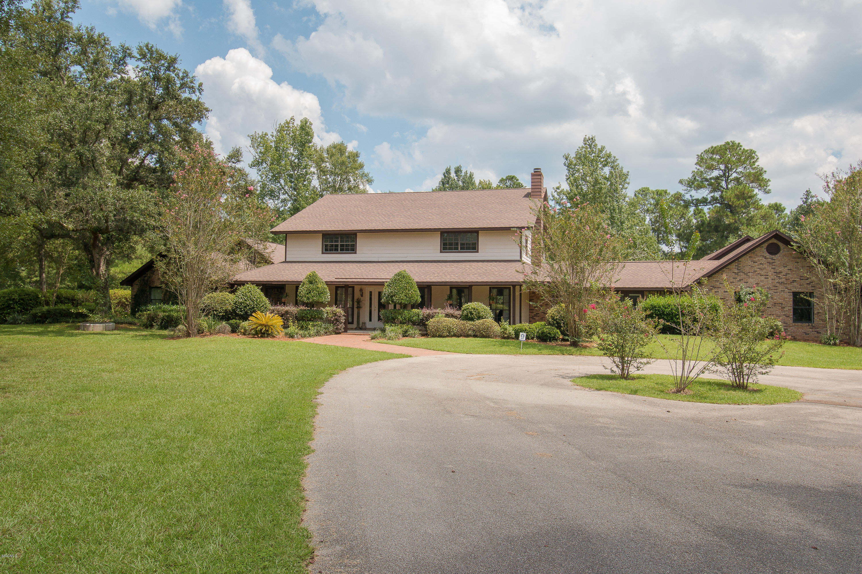 12196 Shorecrest Road Biloxi, MS 39532 - Photo 4 of 56 82616-50