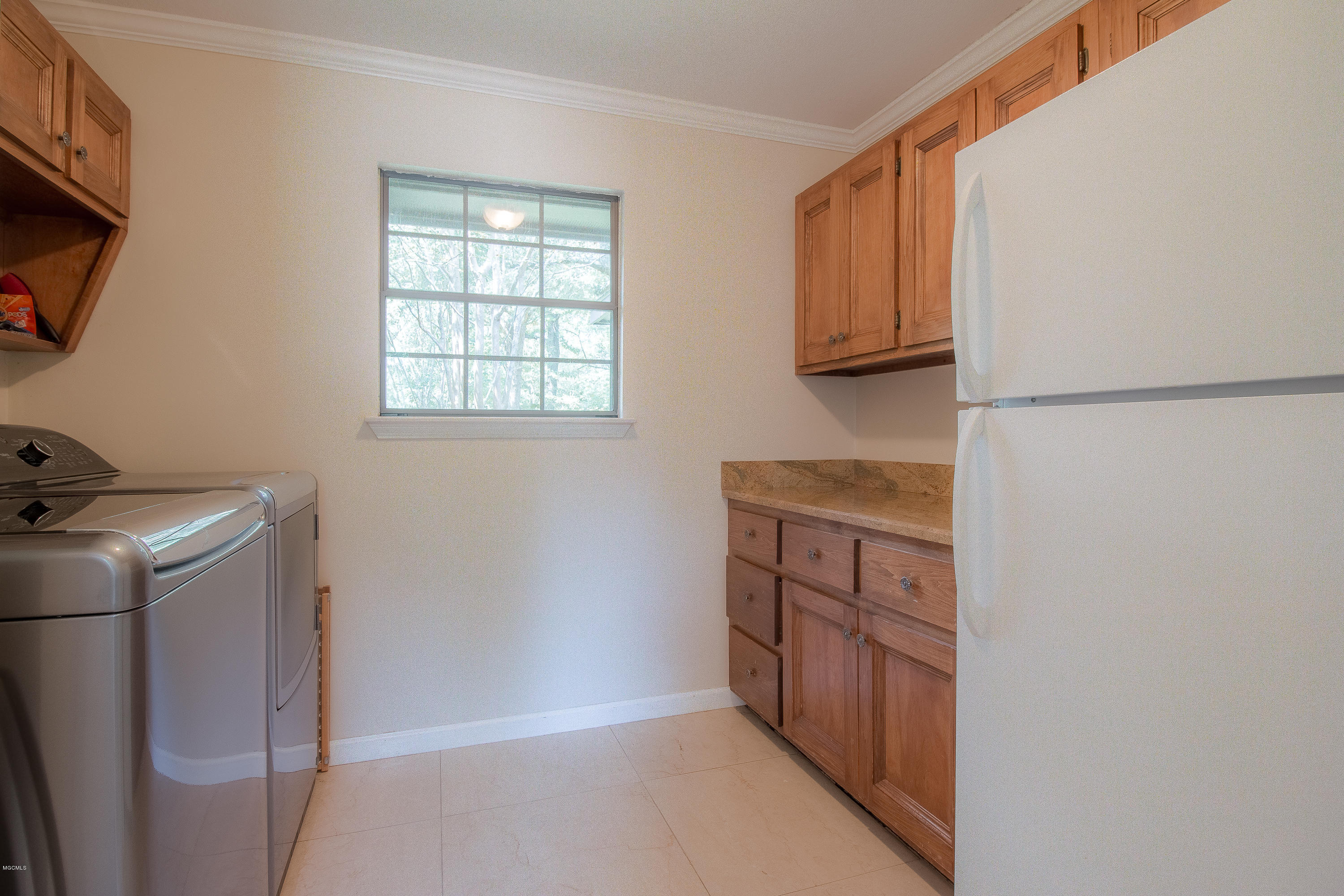 12196 Shorecrest Road Biloxi, MS 39532 - Photo 44 of 56 Laundry room