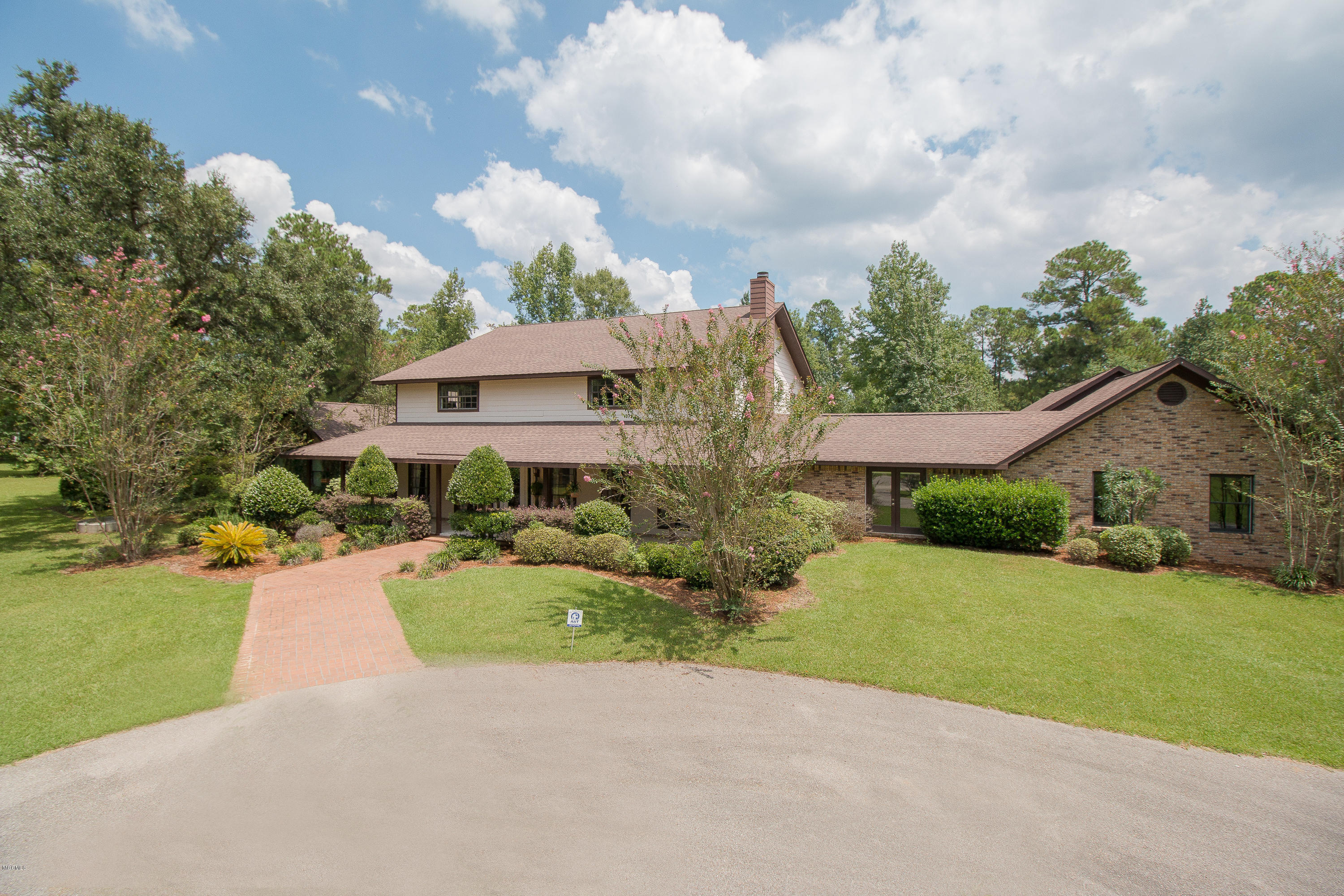 12196 Shorecrest Road Biloxi, MS 39532 - Photo 5 of 56 82616-56