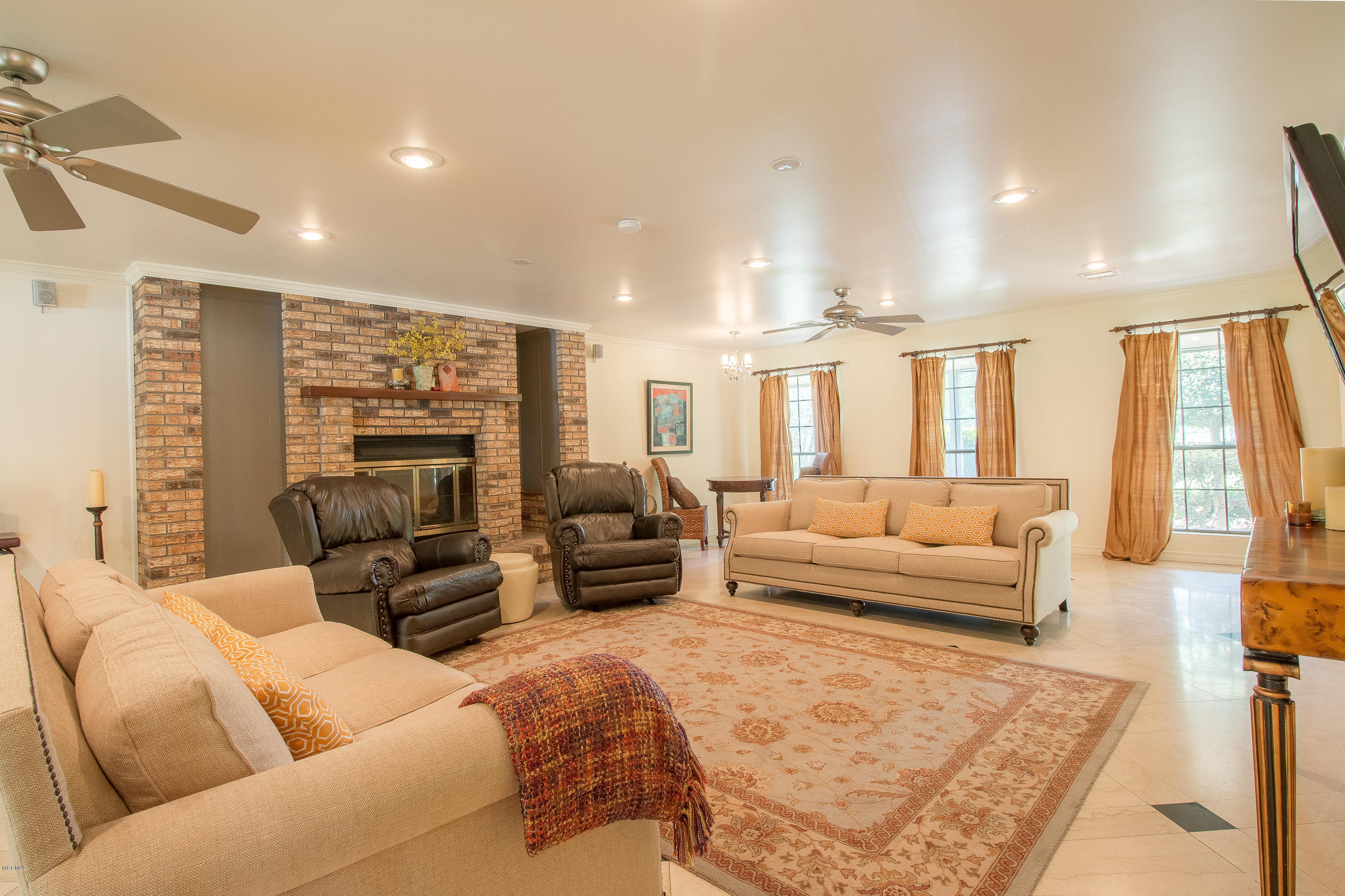12196 Shorecrest Road Biloxi, MS 39532 - Photo 8 of 56 living room
