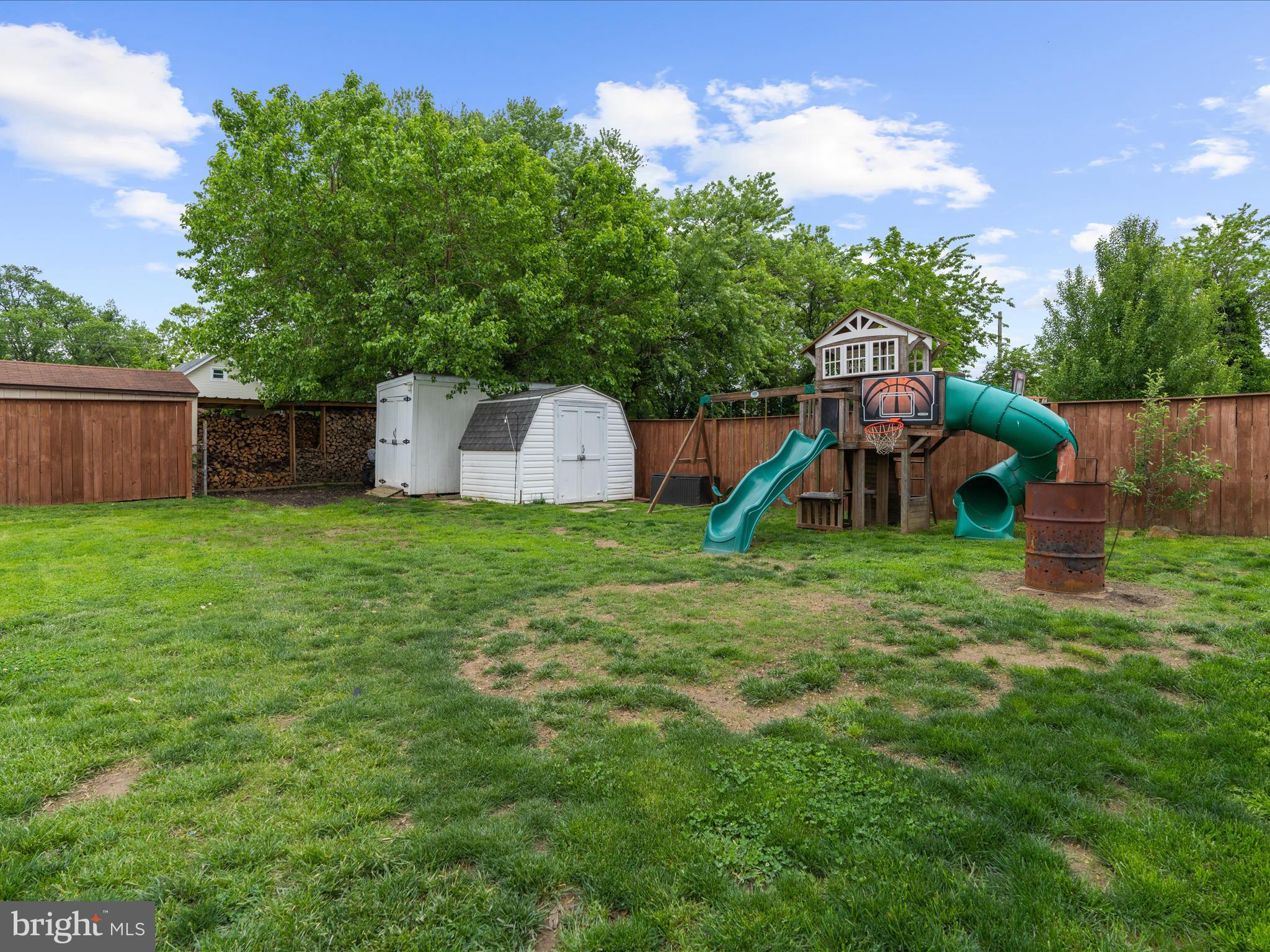 5521 Patrick Henry Drive Baltimore, MD 21225 - Photo 29 of 33 a front view of a house with garden