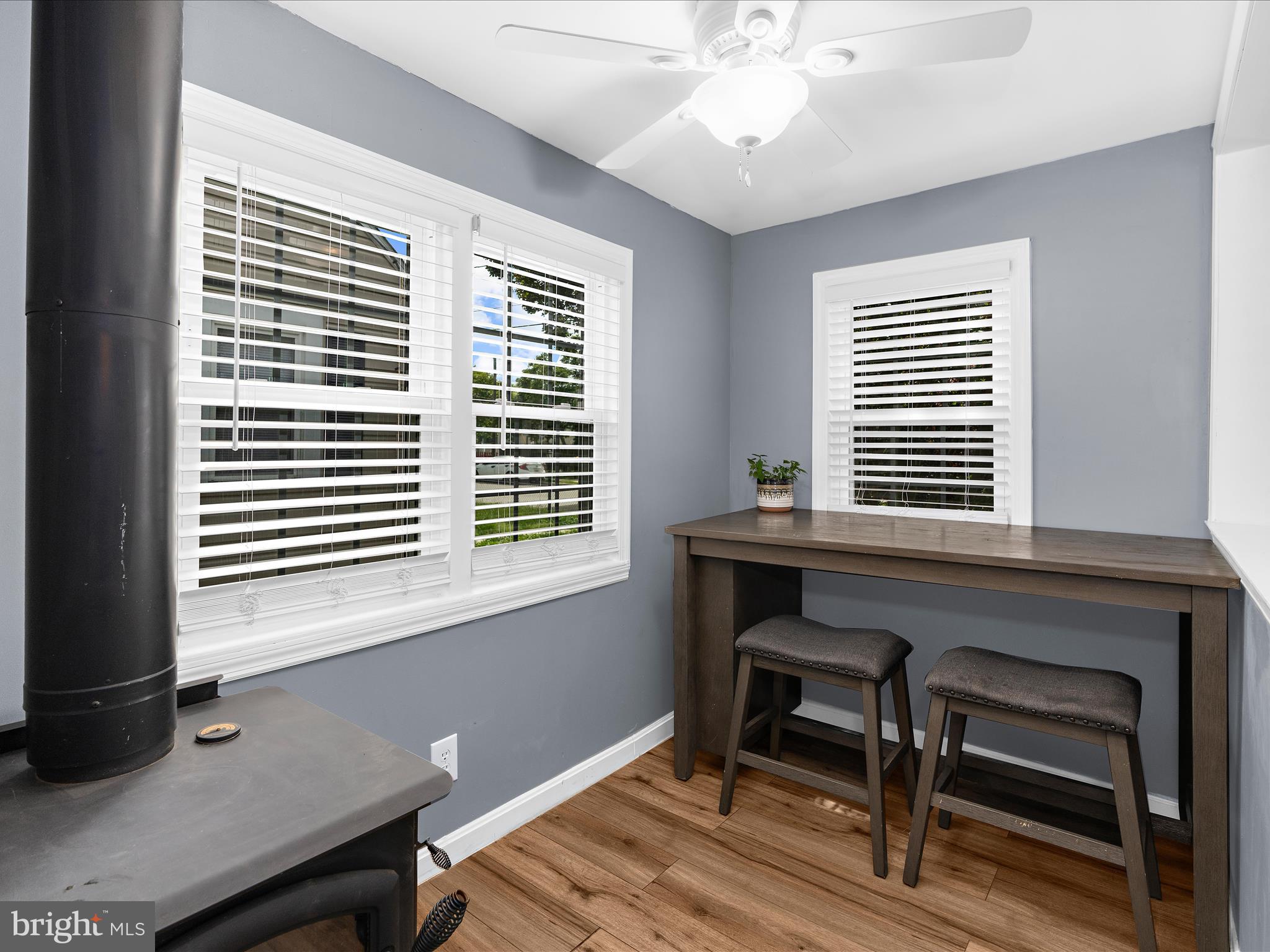 5521 Patrick Henry Drive Baltimore, MD 21225 - Photo 8 of 33 a workspace with furniture and a window