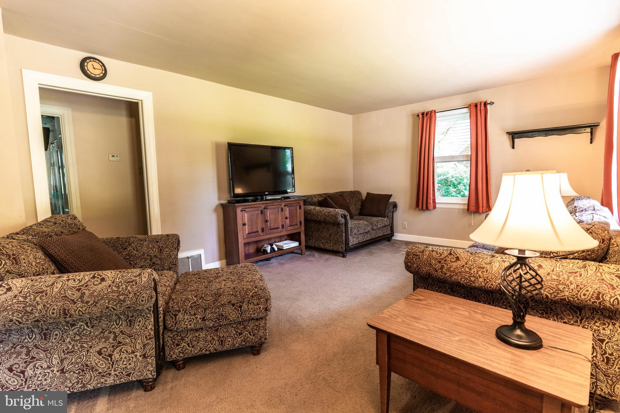 545 Park Road Spring City, PA 19475 - Photo 18 of 50 Living Room
