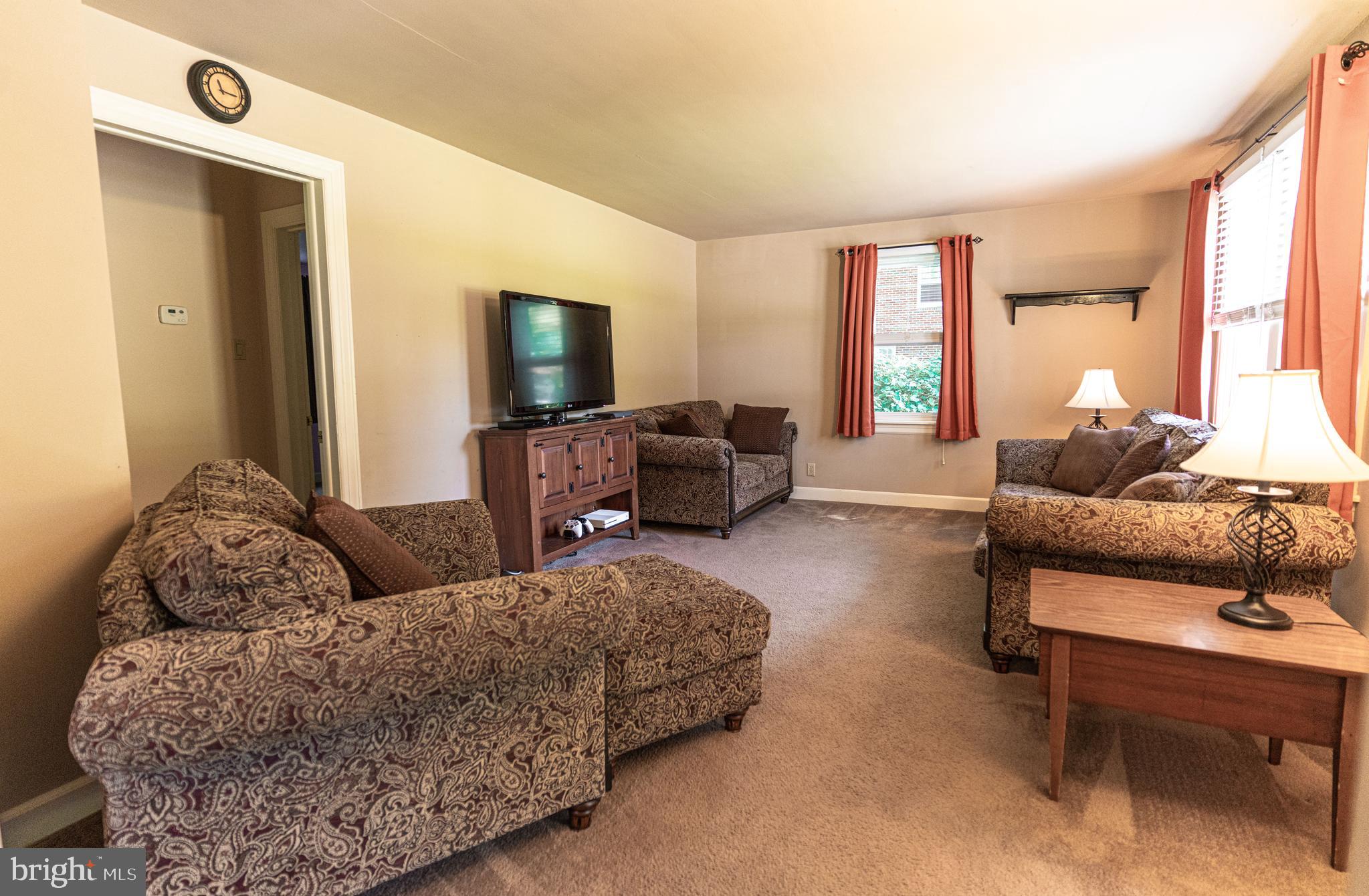 545 Park Road Spring City, PA 19475 - Photo 19 of 50 Living Room