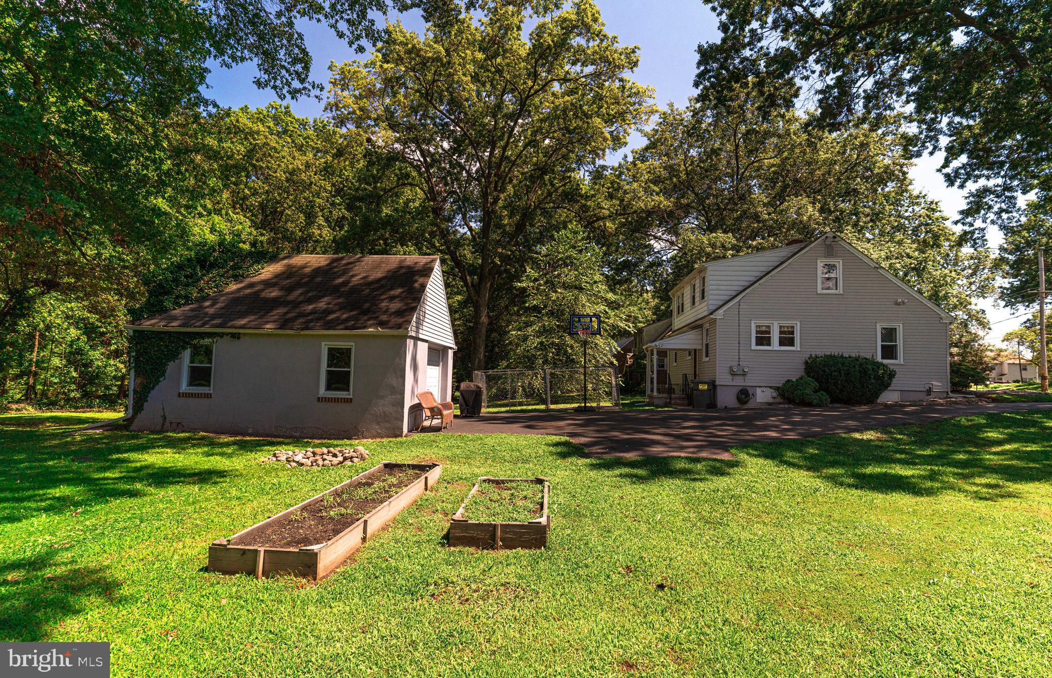 545 Park Road Spring City, PA 19475 - Photo 9 of 50 Side View of Home & Garage