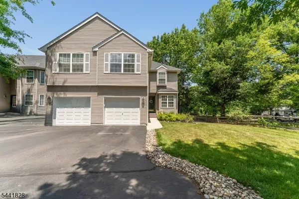 $559,900 | 25 Forsgate Terrace, Annandale, NJ 08801