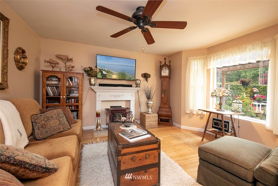 402 Sycamore Road Coupeville, WA 98239 - Photo 6 of 39 Gallery Image 6