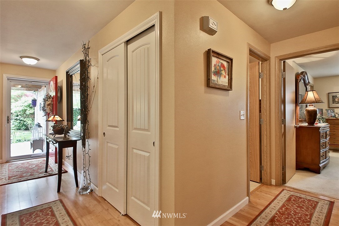 402 Sycamore Road Coupeville, WA 98239 - Photo 10 of 39 Gallery Image 10