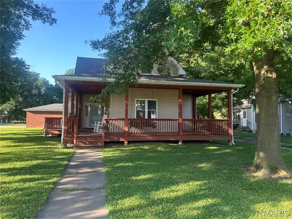 $300,000 | 310 East Main Street, Alhambra, IL 62001