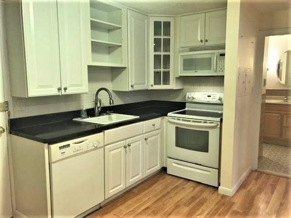 20 Hamilton Road, Unit 101 Arlington, MA 02474 - Photo 5 of 12
