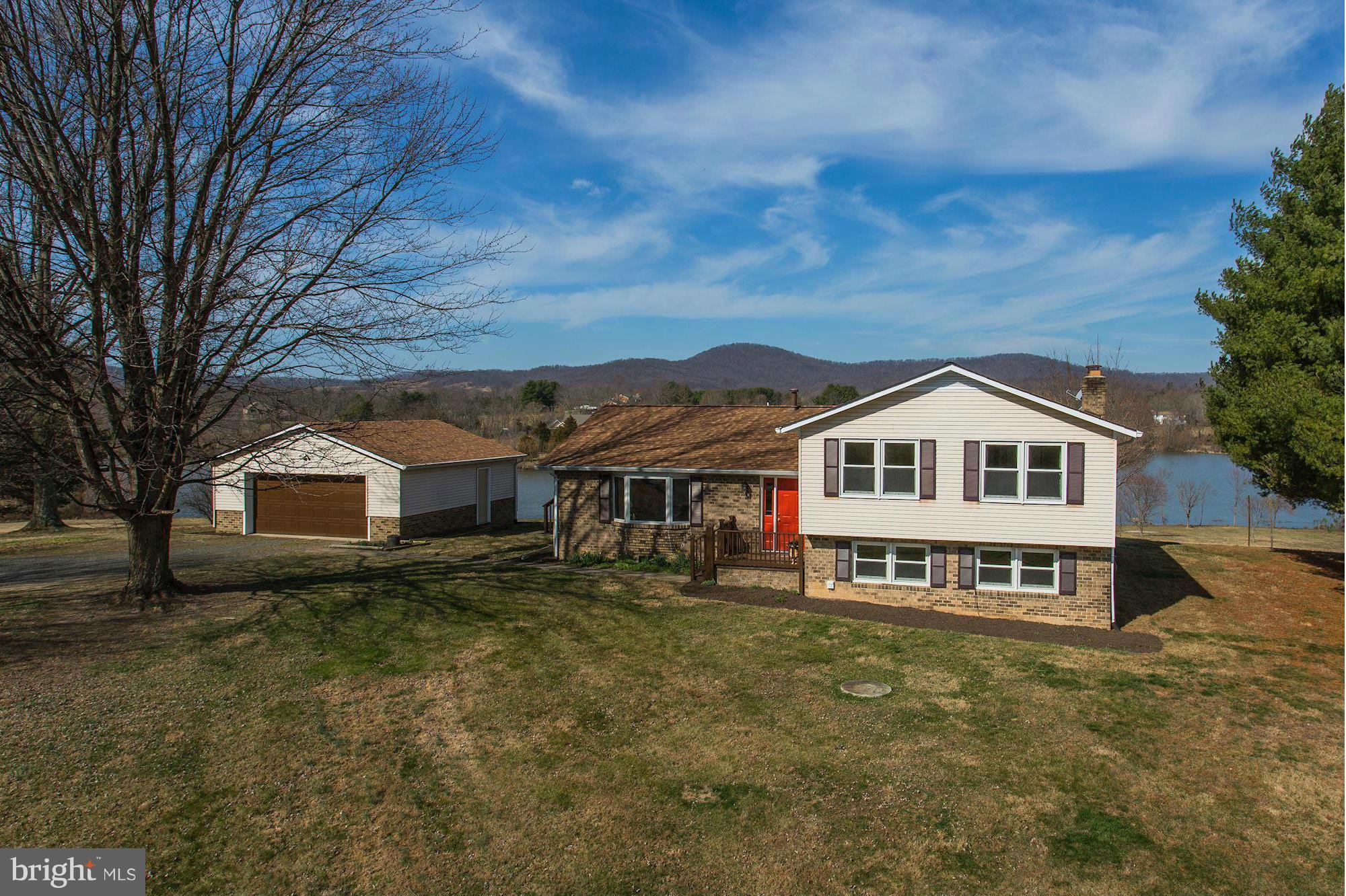 9424 Crest Hill Road Marshall, VA 20115 - Photo 1 of 30 Exterior (Front)