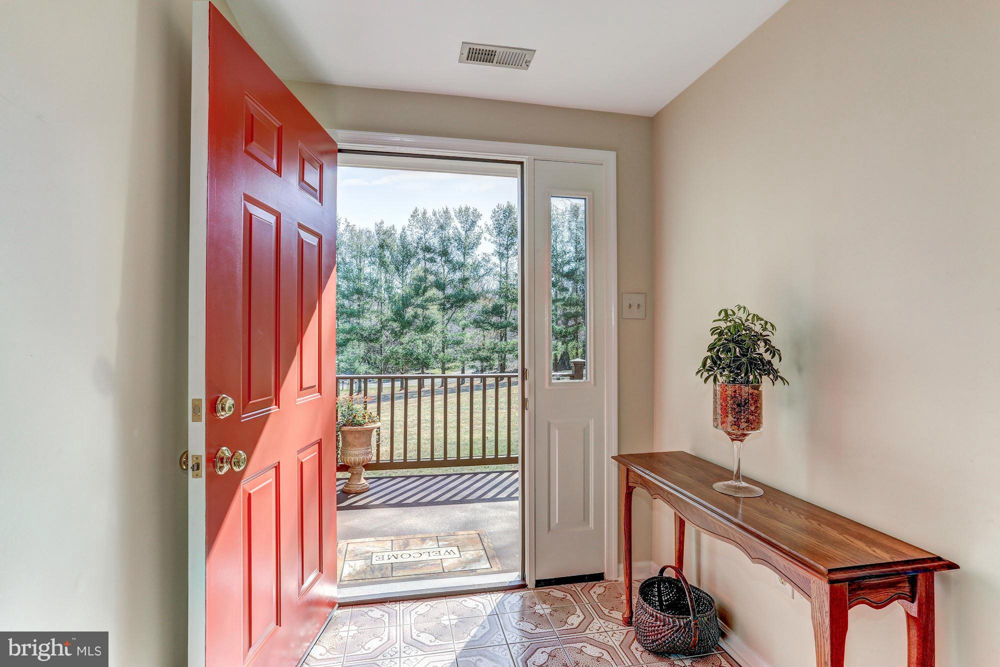 9424 Crest Hill Road Marshall, VA 20115 - Photo 2 of 30 Front Foyer