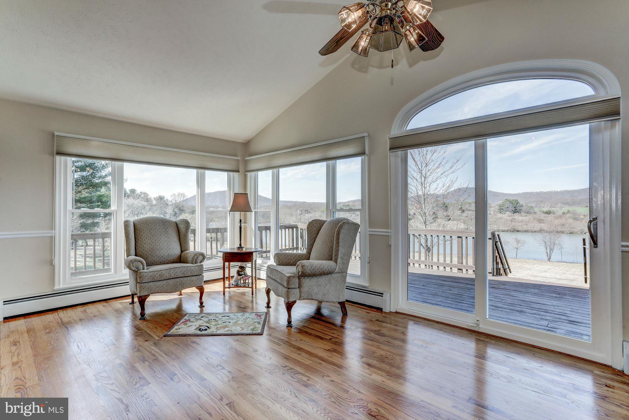 9424 Crest Hill Road Marshall, VA 20115 - Photo 9 of 30 Family Room