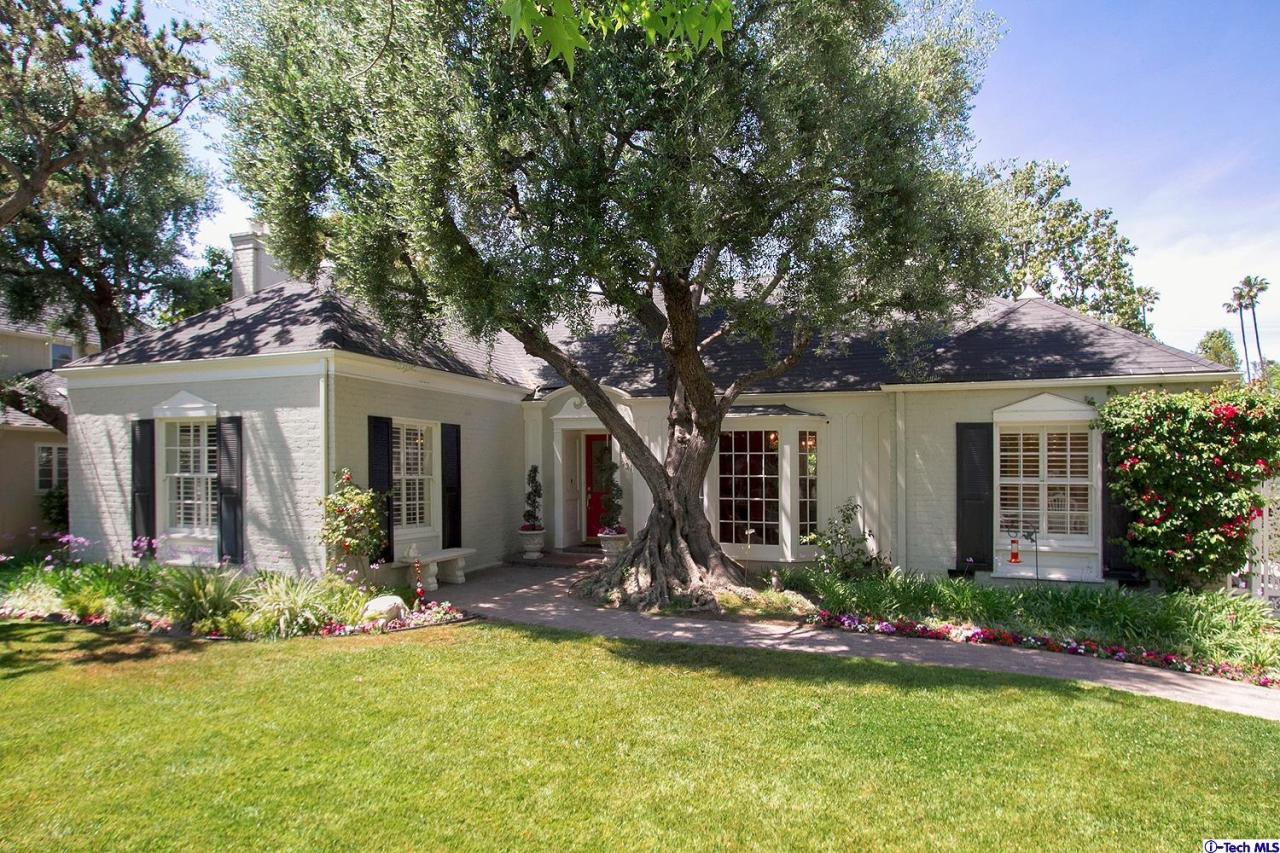 931 Roxbury Road San Marino, CA 91108 - Photo 3 of 37 a front view of house with yard and green space