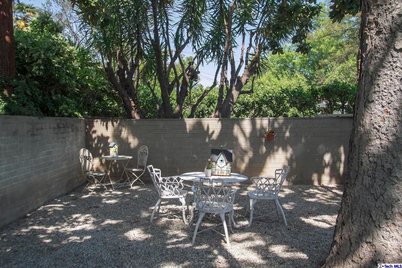 931 Roxbury Road San Marino, CA 91108 - Photo 35 of 37 a view of a outdoor space