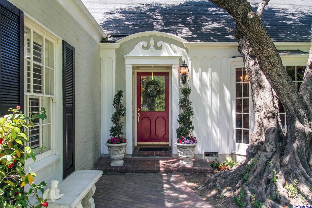 931 Roxbury Road San Marino, CA 91108 - Photo 5 of 37 a view of a building with a potted plant ana a small yard