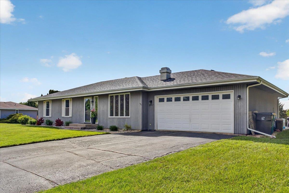 6137 Upper Ridge Way Roscoe, IL 61073 - Photo 5 of 48