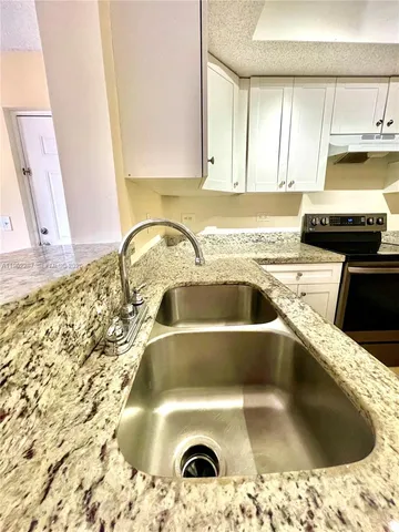 $2,200 | 3690 North 56th Avenue, Unit 921, Hollywood, FL 33021