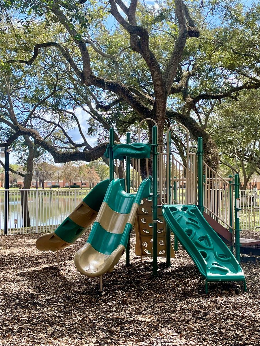 3690 North 56th Avenue, Unit 921 Hollywood, FL 33021 - Photo 38 of 41 a view of a backyard with plants and large trees