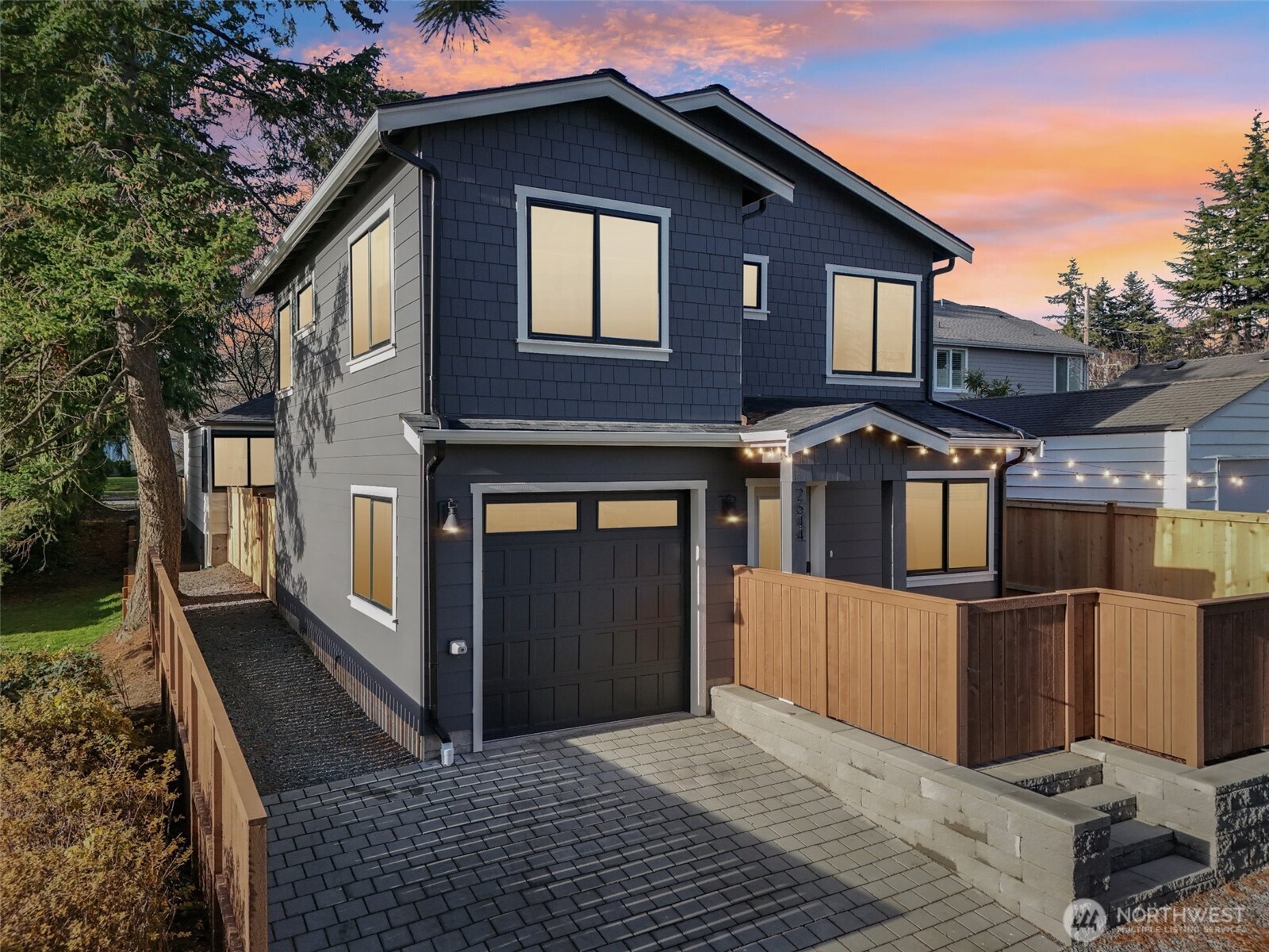 2644 34th Avenue West Seattle, WA 98199 - Photo 2 of 26