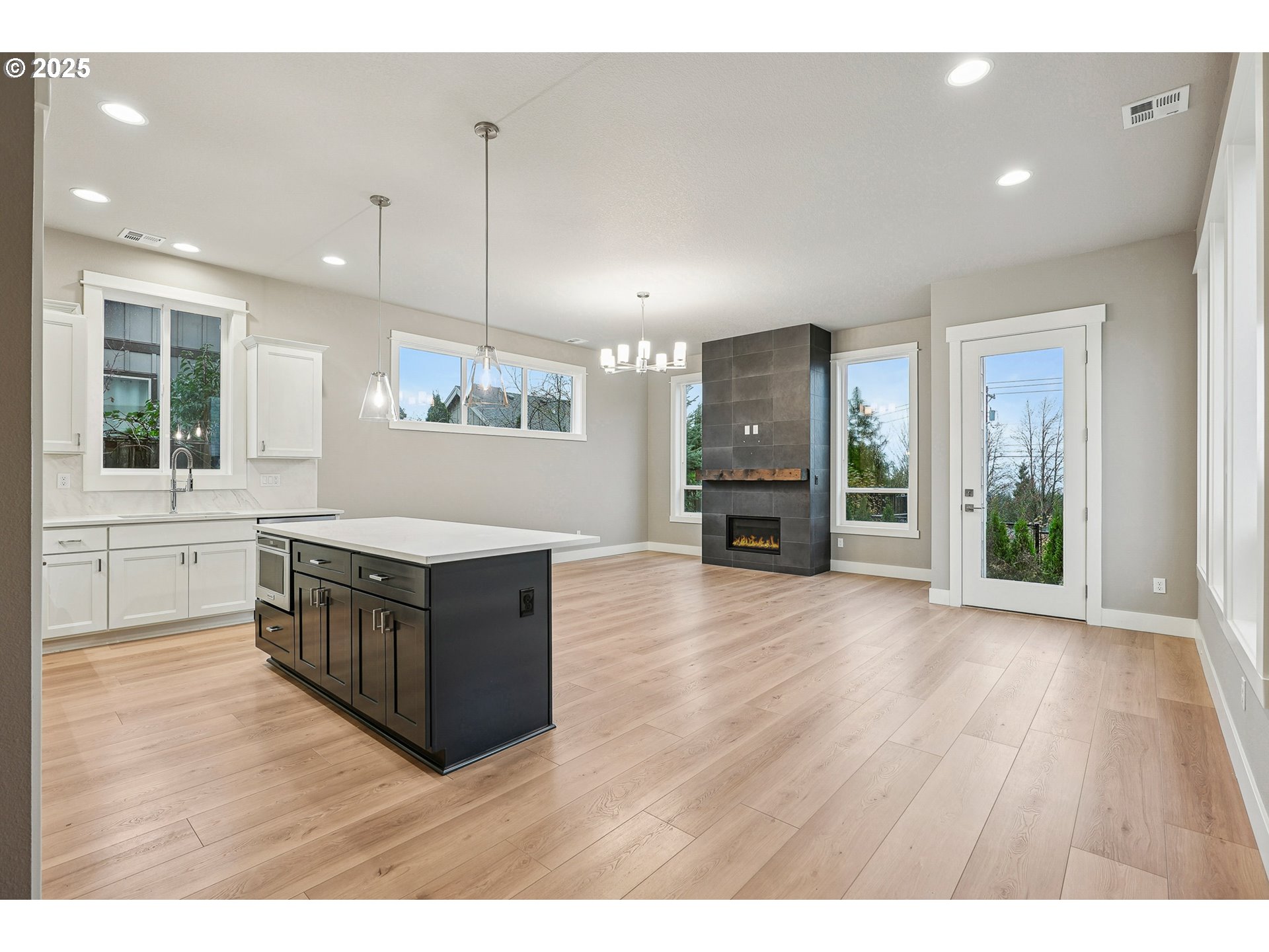 8774 Southwest 176th Avenue Beaverton, OR 97007 - Photo 3 of 32