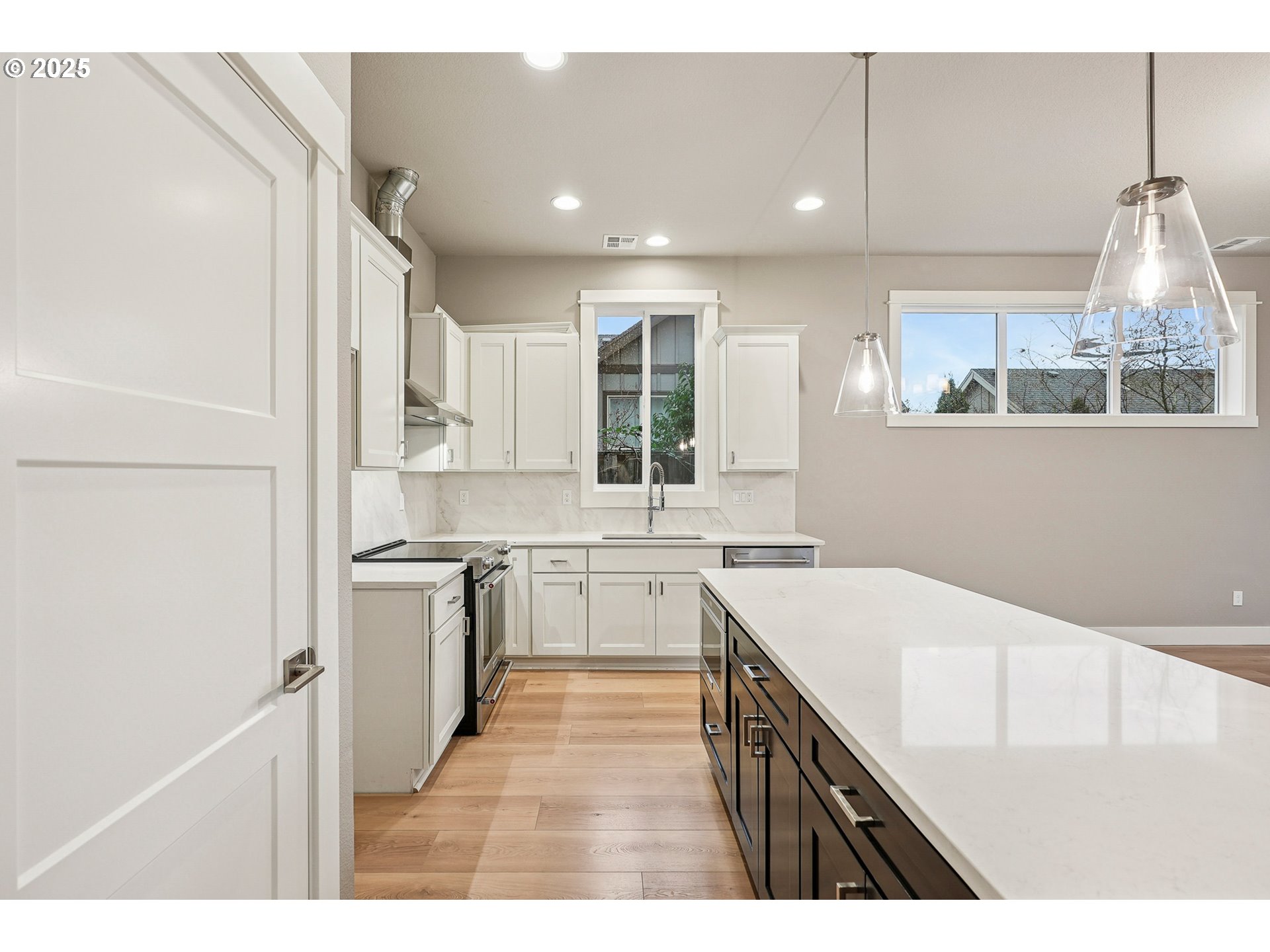 8774 Southwest 176th Avenue Beaverton, OR 97007 - Photo 6 of 32