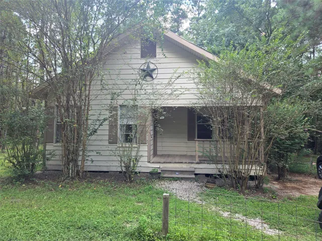 a view of house with backyard