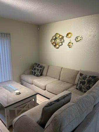 $2,100 | 822 Summit Lake Drive, West Palm Beach, FL 33406