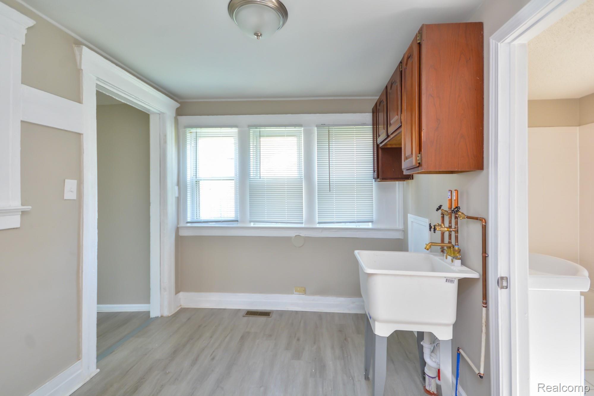 77 Pine Street River Rouge, MI 48218 - Photo 11 of 19 DSC_3592.jpg