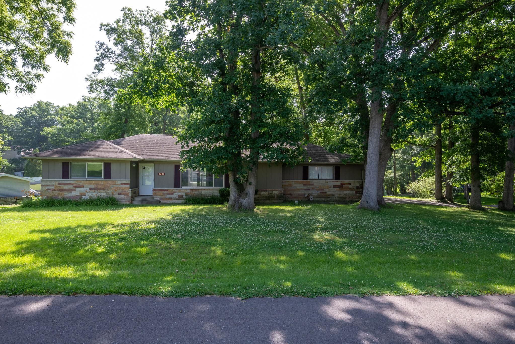 9637 Manor Woods Road Fort Wayne, IN 46804 - Photo 2 of 41