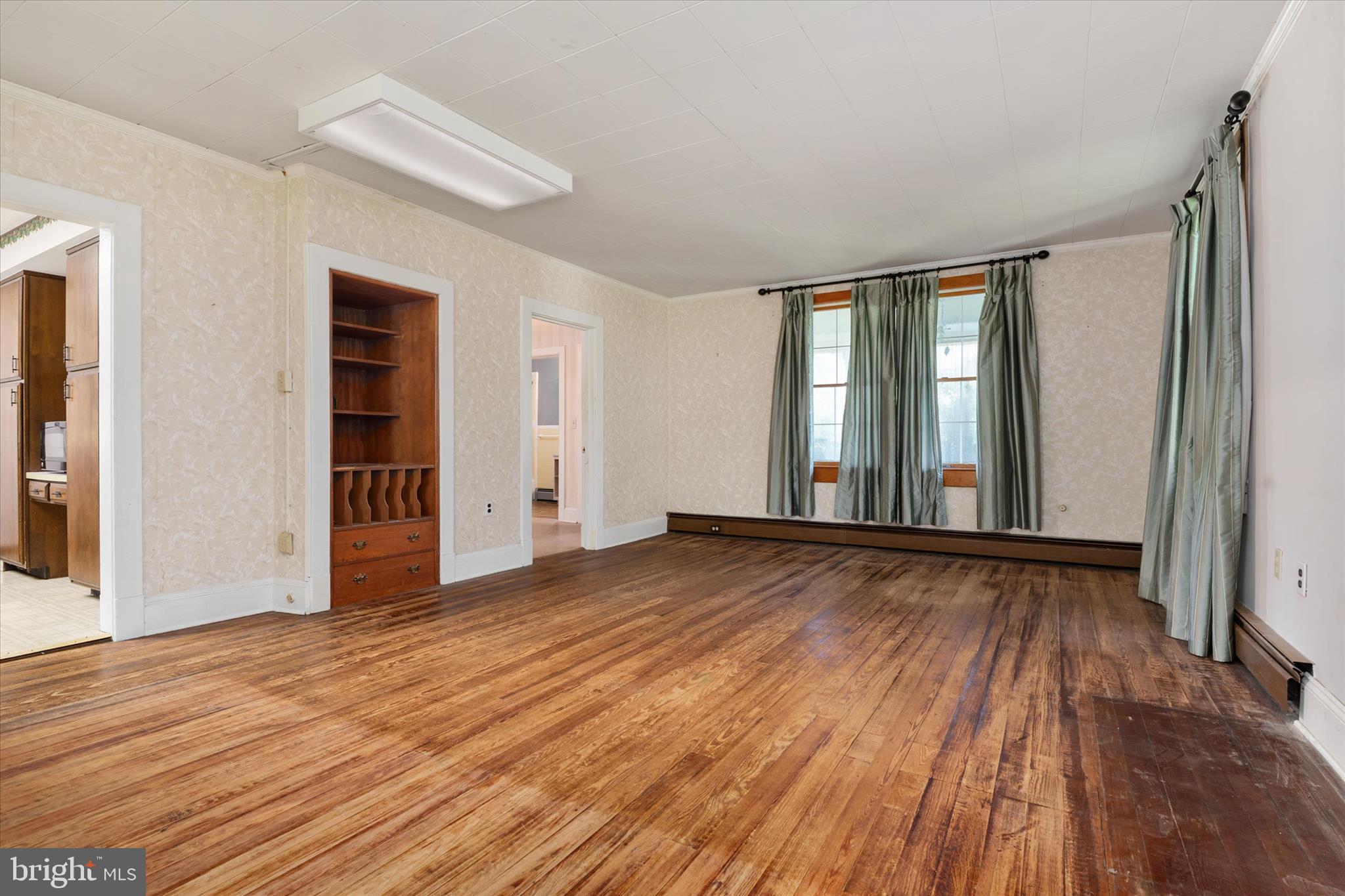 818 Annapolis Road Gambrills, MD 21054 - Photo 7 of 29 Living Room