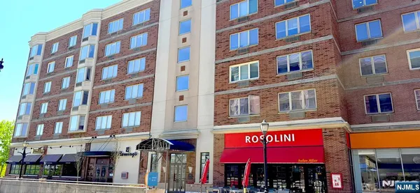 $4,000 | 6508 City Place, Unit 6508, Edgewater, NJ 07020