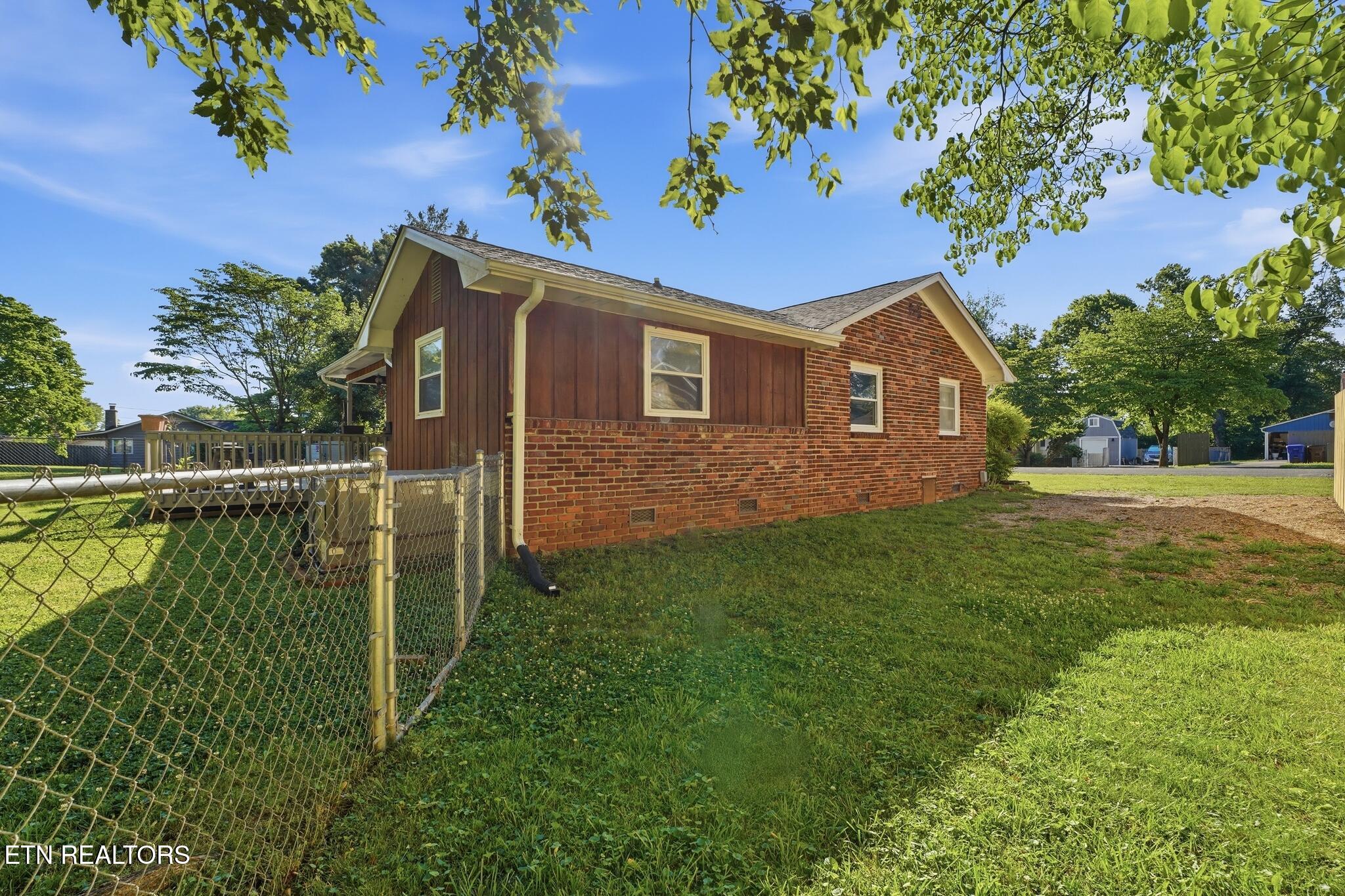 106 Pallas Road Oak Ridge, TN 37830 - Photo 3 of 18 04_106_Pallas_Road-Exterior-2847