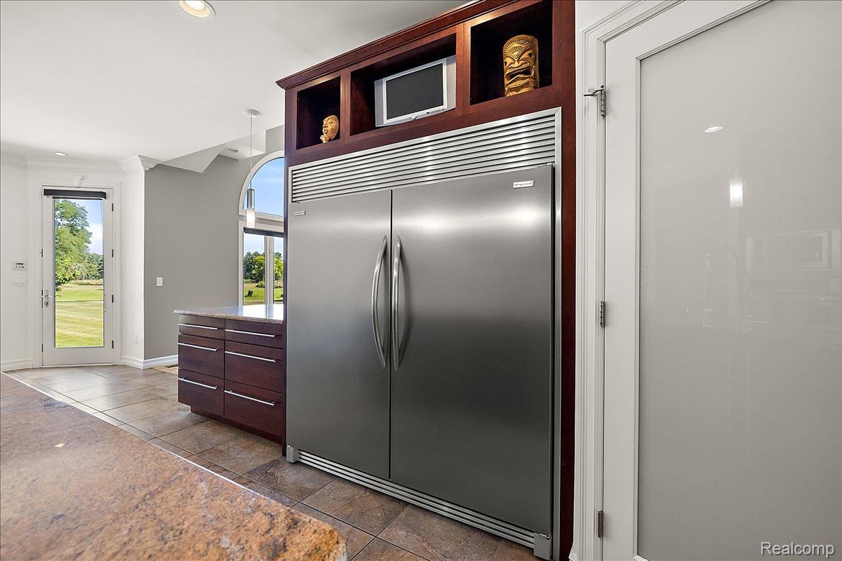 21901 31 Mile Road Ray, MI 48096 - Photo 18 of 74 Commercial-size refrigerator for added convenience