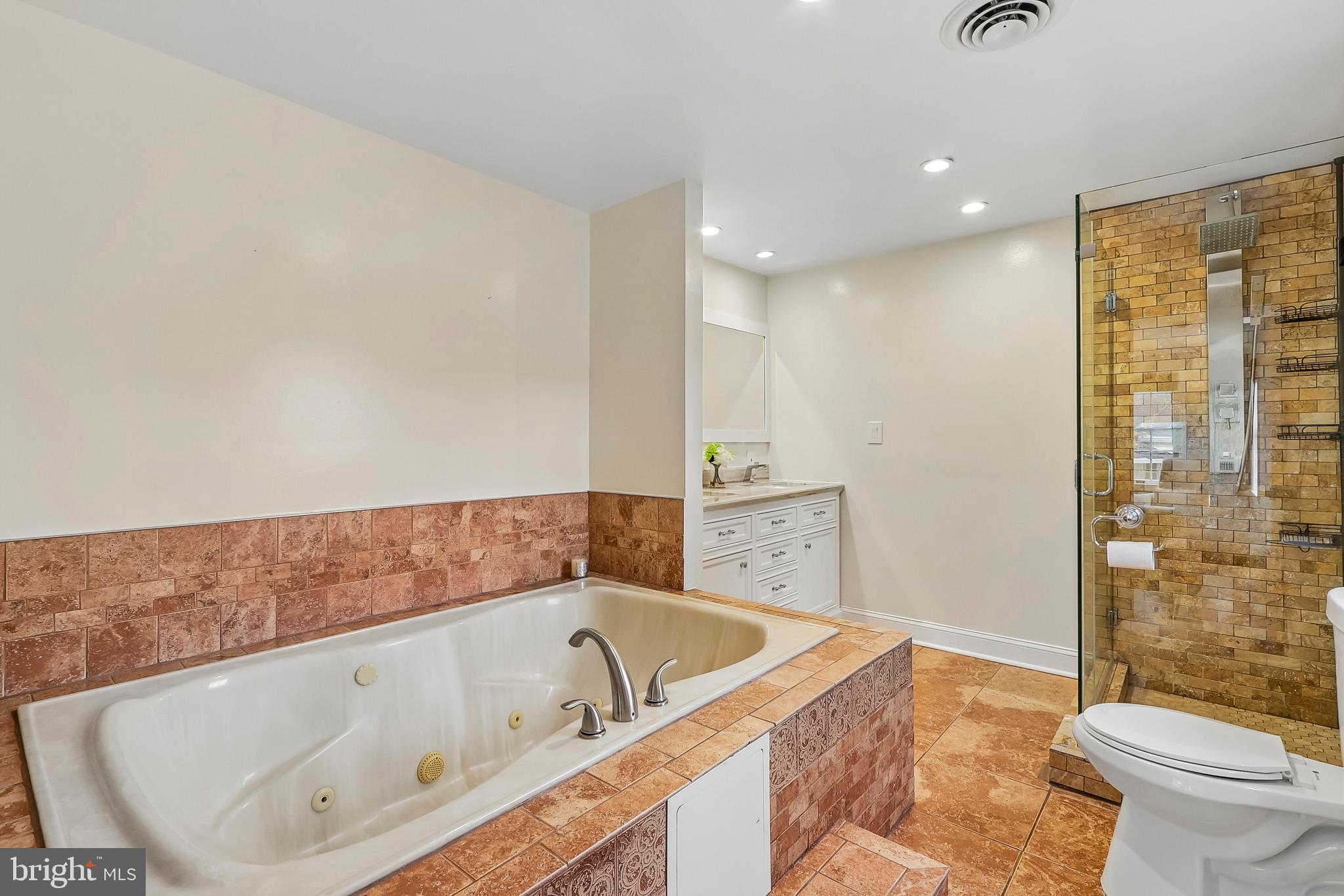 820 Philadelphia Avenue Silver Spring, MD 20910 - Photo 26 of 55 Primary Bathroom