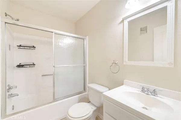 $2,350 | 646 Nebraska Avenue, Long Beach, CA 90802