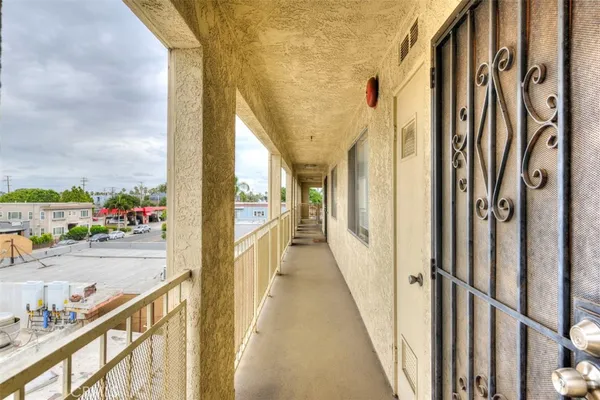 $2,350 | 646 Nebraska Avenue, Long Beach, CA 90802
