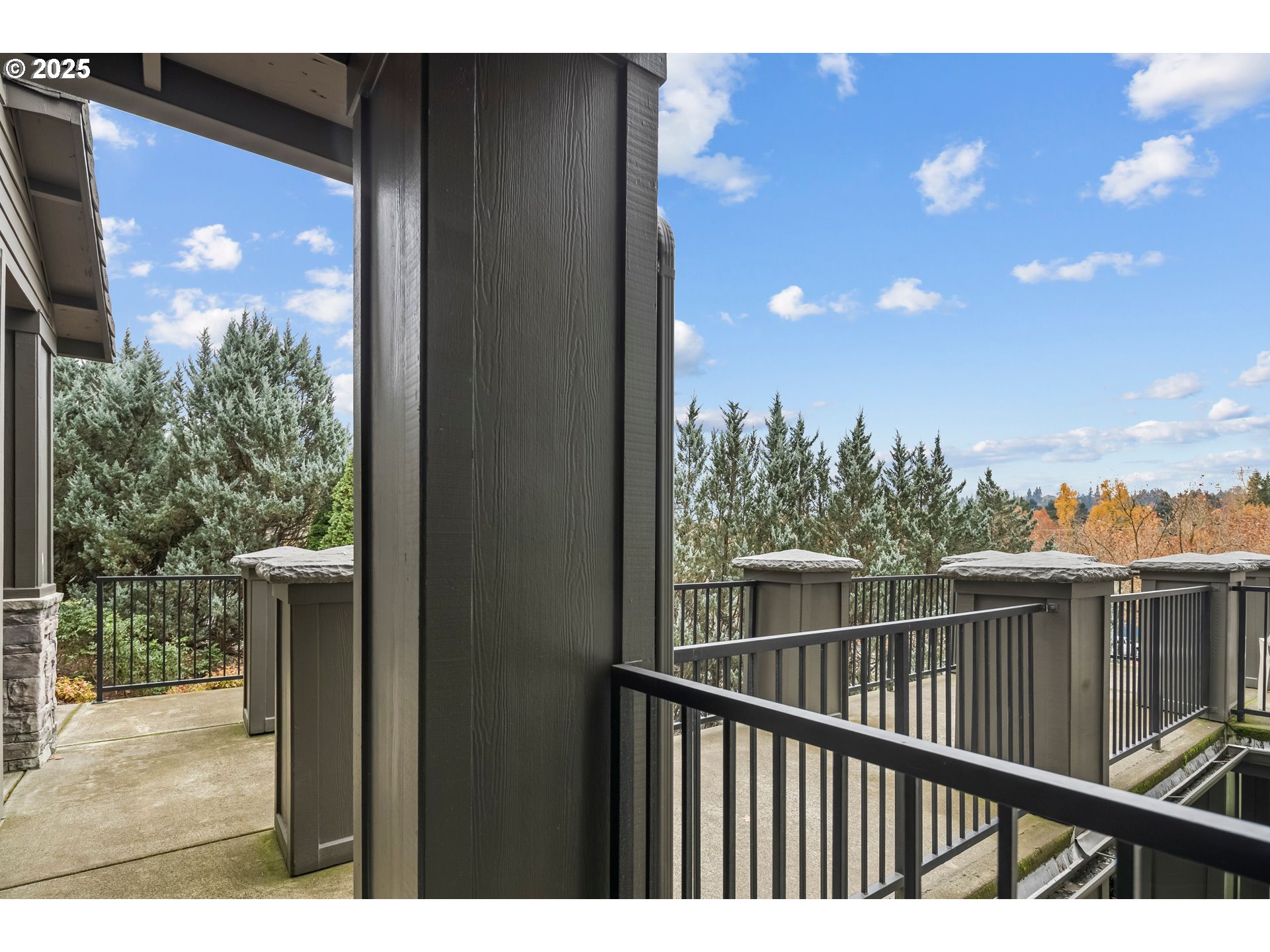975 Springtree Lane West Linn, OR 97068 - Photo 6 of 48 a view of a balcony